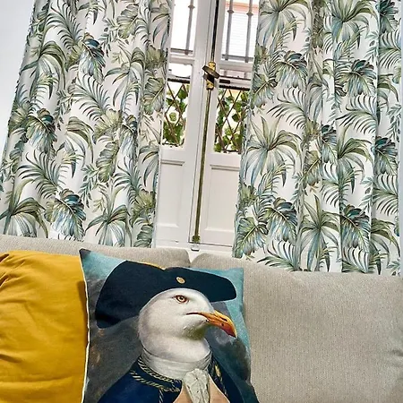 Gatu Gadir, Preferente Mayores De 25 Anos Y Familias קדיז