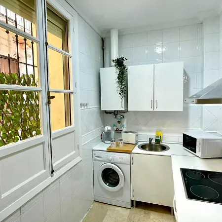 Gatu Gadir, Preferente Mayores De 25 Anos Y Familias 公寓