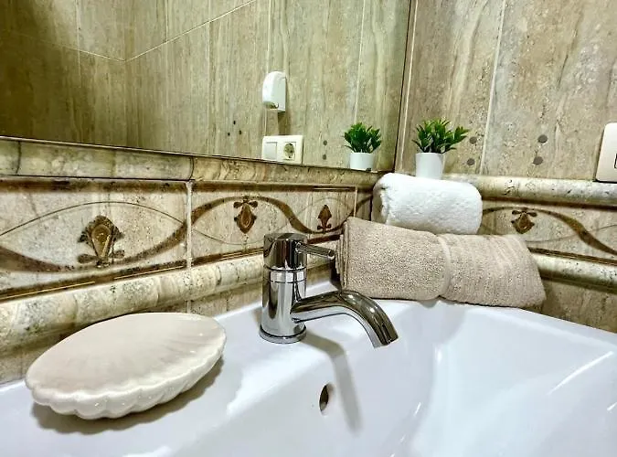 Gatu Gadir, Preferente Mayores De 25 Anos Y Familias Cádiz